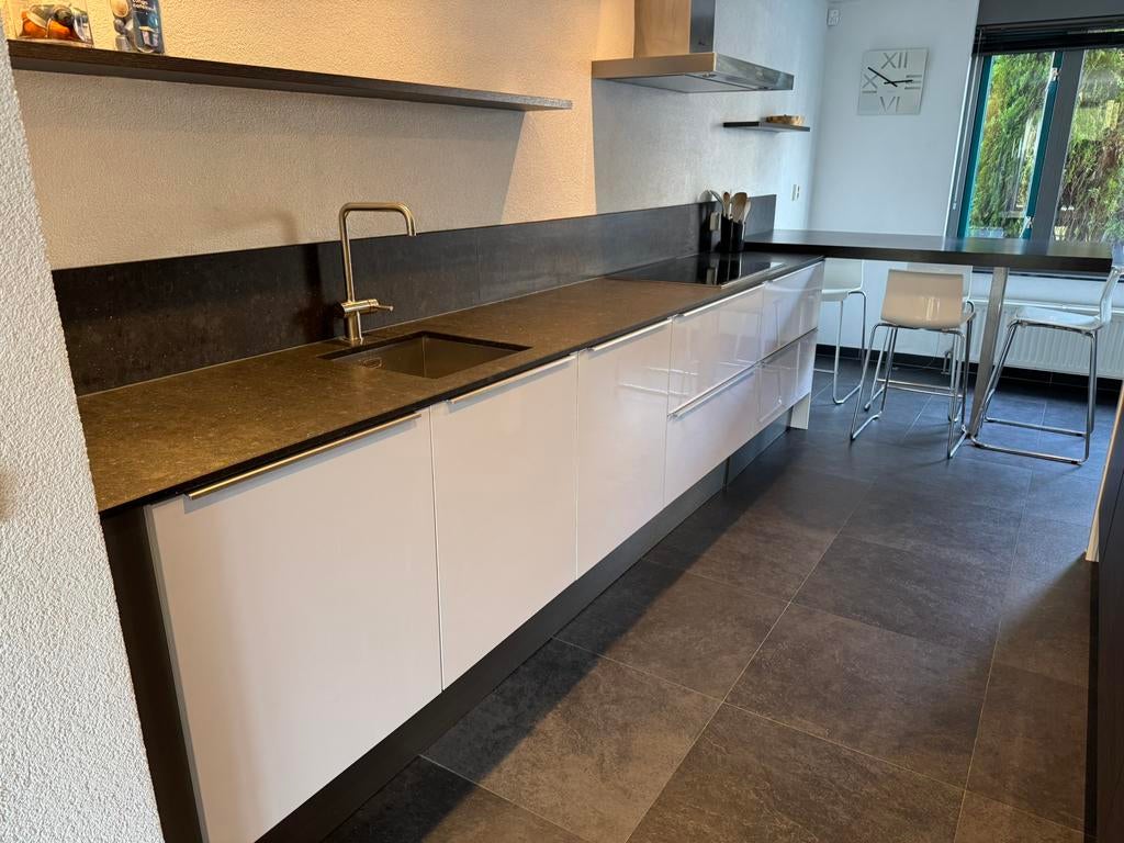 Keuken, moet weg!, Ophalen, Wit, Dubbelwandige keuken, Zo goed als nieuw