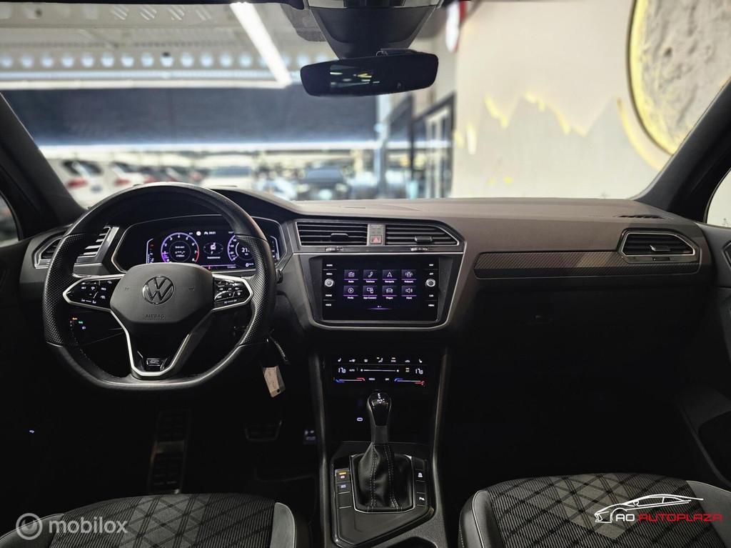 Volkswagen Tiguan 1.5 TSI R-Line Panorama/Lapiz Blue/Black S, 15 km/l, 1498 cc, Zwart, 150 pk