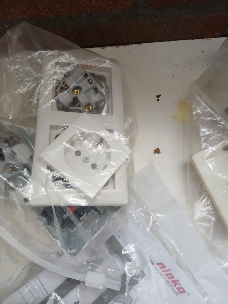 Diverse schakelmateriaal: stopcontacten en schakelaars, Ophalen, Nieuw, Schakelaar