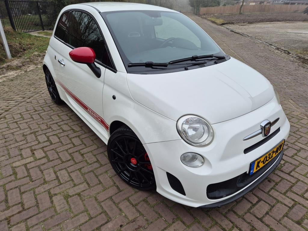 Fiat 500 1.4 T-jet Abarth 2012 Wit Grote beurt + nieuwe APK, Voorwielaandrijving, 15 km/l, 40 €/maand, Zwart