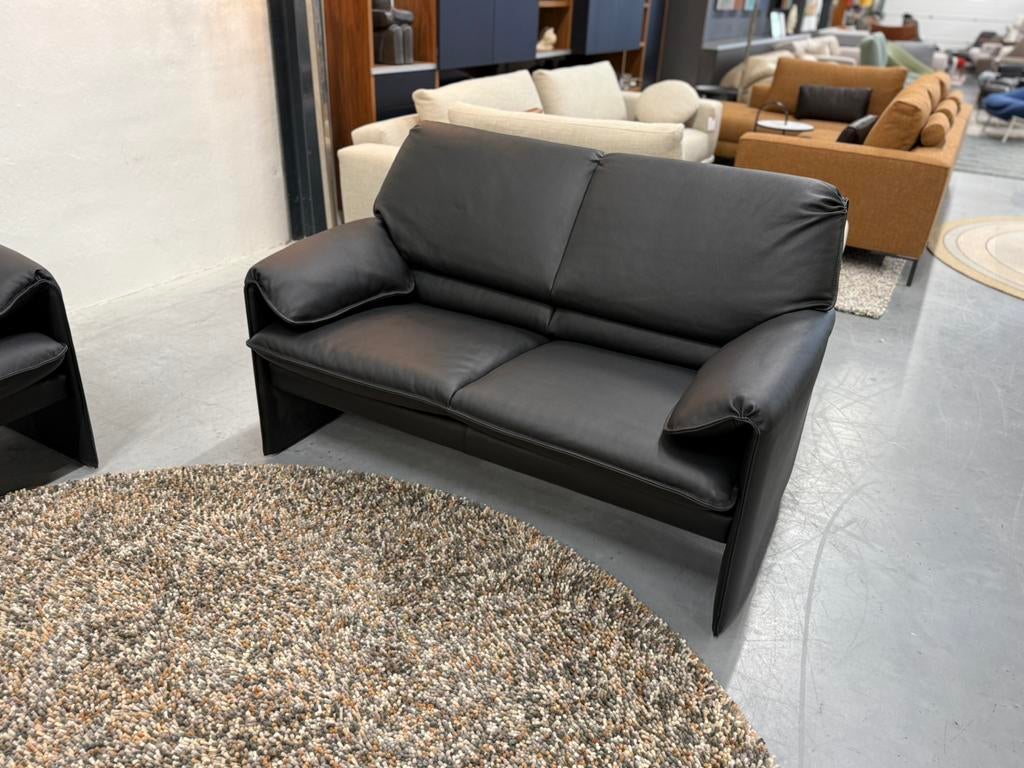 Nieuw Leolux Bora Beta Bank 2 zits Zwart leer Design 147, Leolux, Ophalen of Verzenden, Rechte bank, Minder dan 150 cm