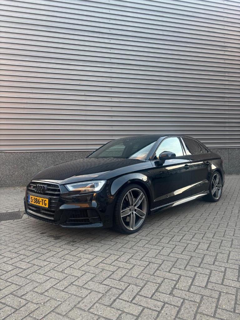 Audi S3 Tfsi 300pk S Tronic Quattro 2019 Zwart, Auto's, Automaat, S3, 4 cilinders, 1984 cc