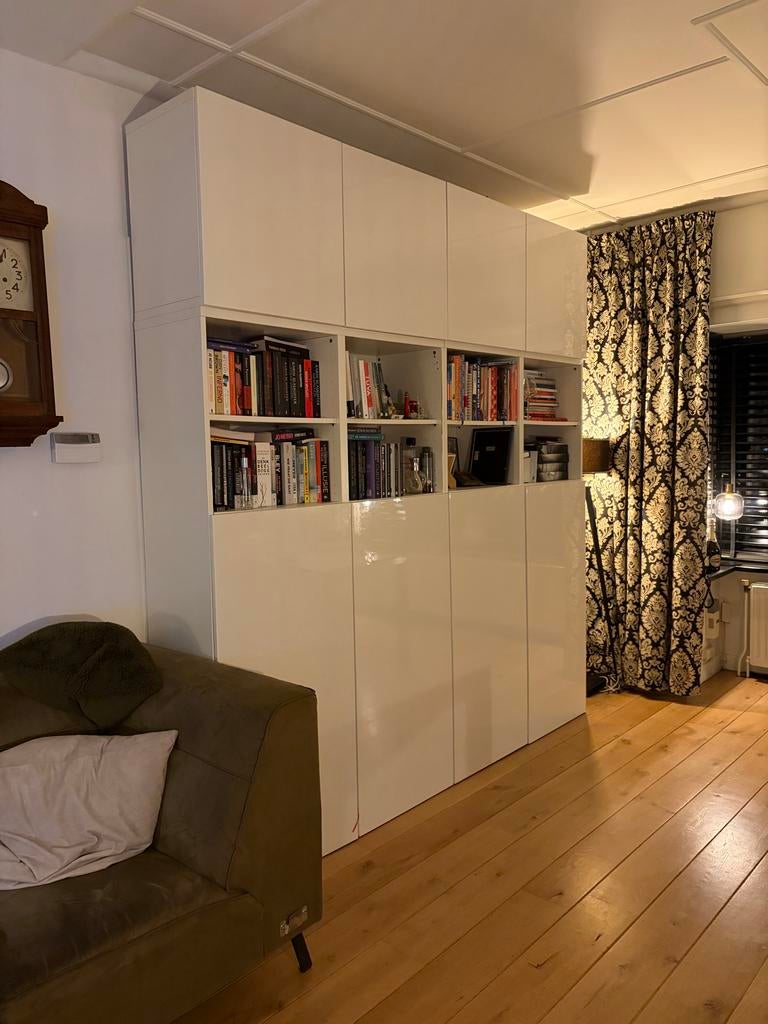 Witte kast met open vakken en deuren, Huis en Inrichting, Kasten | Boekenkasten, Ophalen, Overige materialen, Gebruikt, 200 cm of meer