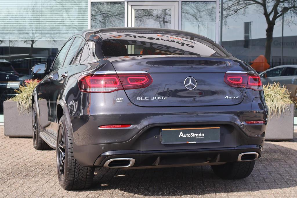 Mercedes GLC Coupé 300e AMG-Line 320pk 4MATIC | 360 Camera, Auto's, 1940 kg, Gebruikt, 4 cilinders, Bedrijf