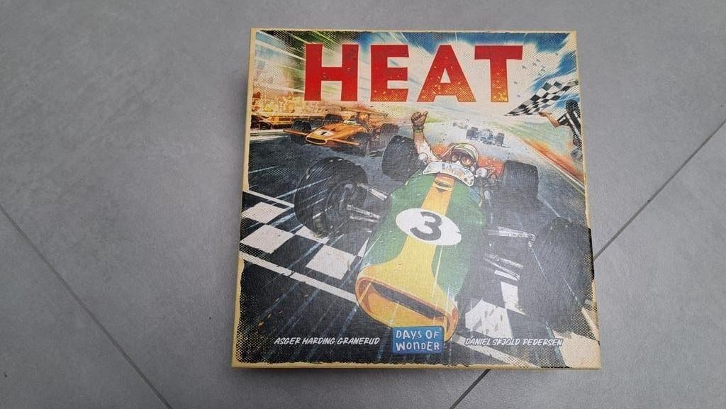 Bordspel Heat: Pedal to the Metal - Zo goed als nieuw, Hobby en Vrije tijd, Gezelschapsspellen | Bordspellen, Drie of vier spelers