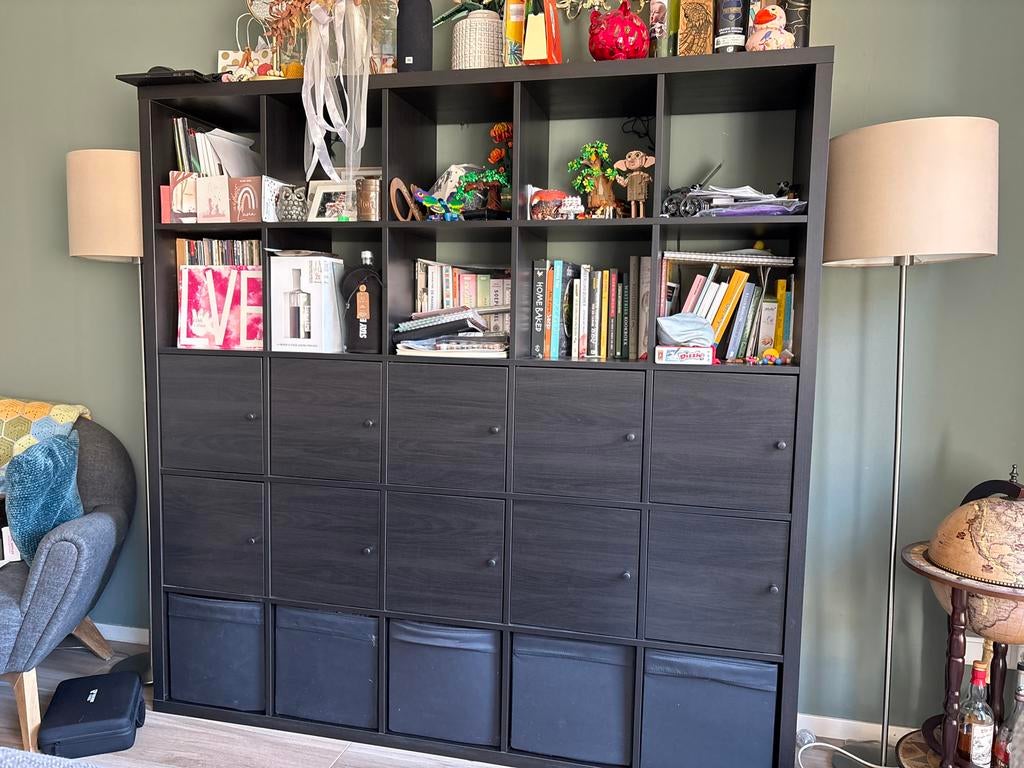 Kallax kast met deurtjes en bakken, Ophalen, Overige materialen, Gebruikt, 150 tot 200 cm