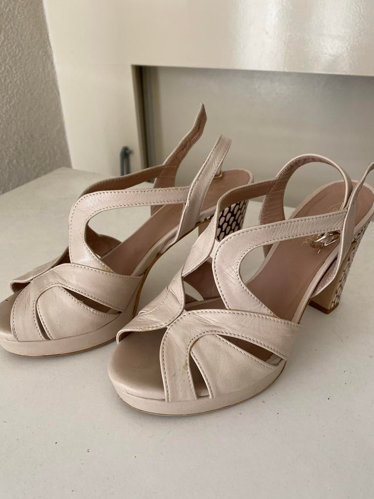 Loulou Beige Italiaanse Sandalen - Maat 38, Ophalen of Verzenden, Zo goed als nieuw, Beige, Sandalen of Muiltjes