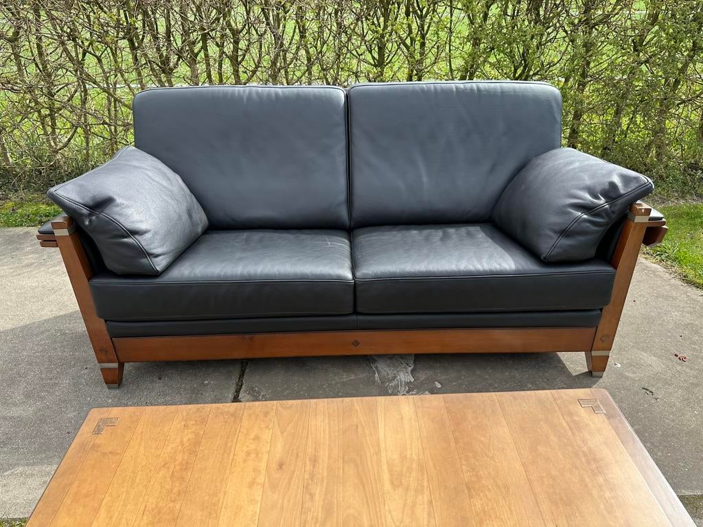 Art Deco Schuitema 2,5 zits. Zwart leer nieuwstaat., Ophalen, Driepersoons, Zo goed als nieuw, Rechte bank