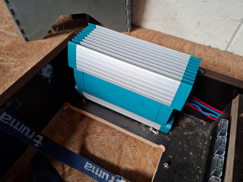 Mastervolt Mass Combi 12/1200 en acculader OffGrid, Ophalen