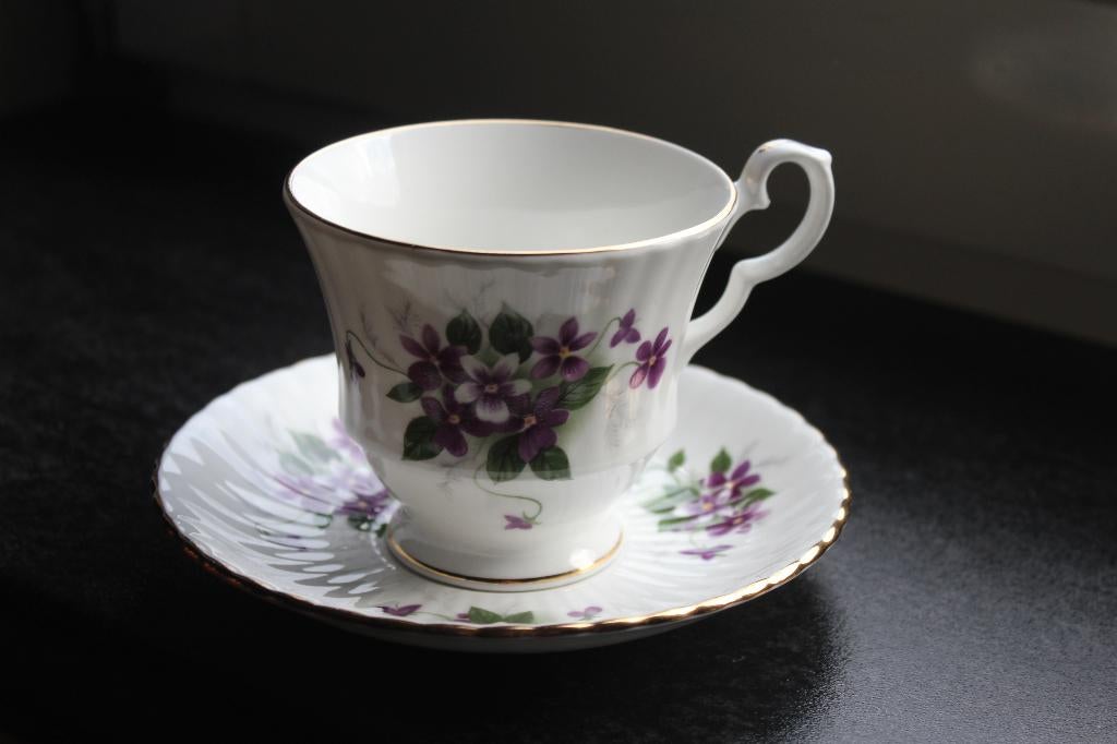 Engelse kop en schotel, Verzamelen, Ophalen of Verzenden, Gebruikt, Porselein, Kop en/of schotel