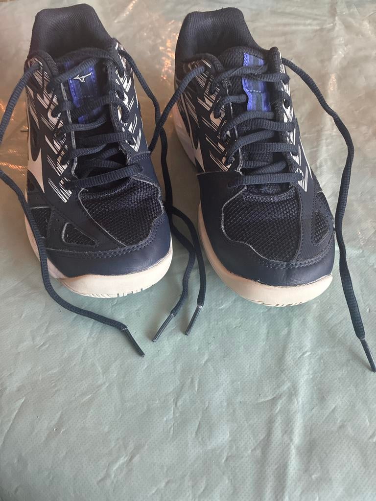 Nette Mizuno sportschoenen maat 36 - Korfbal, Ophalen of Verzenden, Zo goed als nieuw, Schoenen