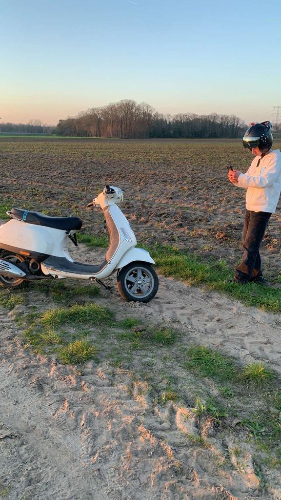 Vespa LX 50 Bromscooter - Rijdt goed, harde bodem, Fietsen en Brommers, Brommers | Vespa, Gebruikt, Overige modellen, Maximaal 45 km/u
