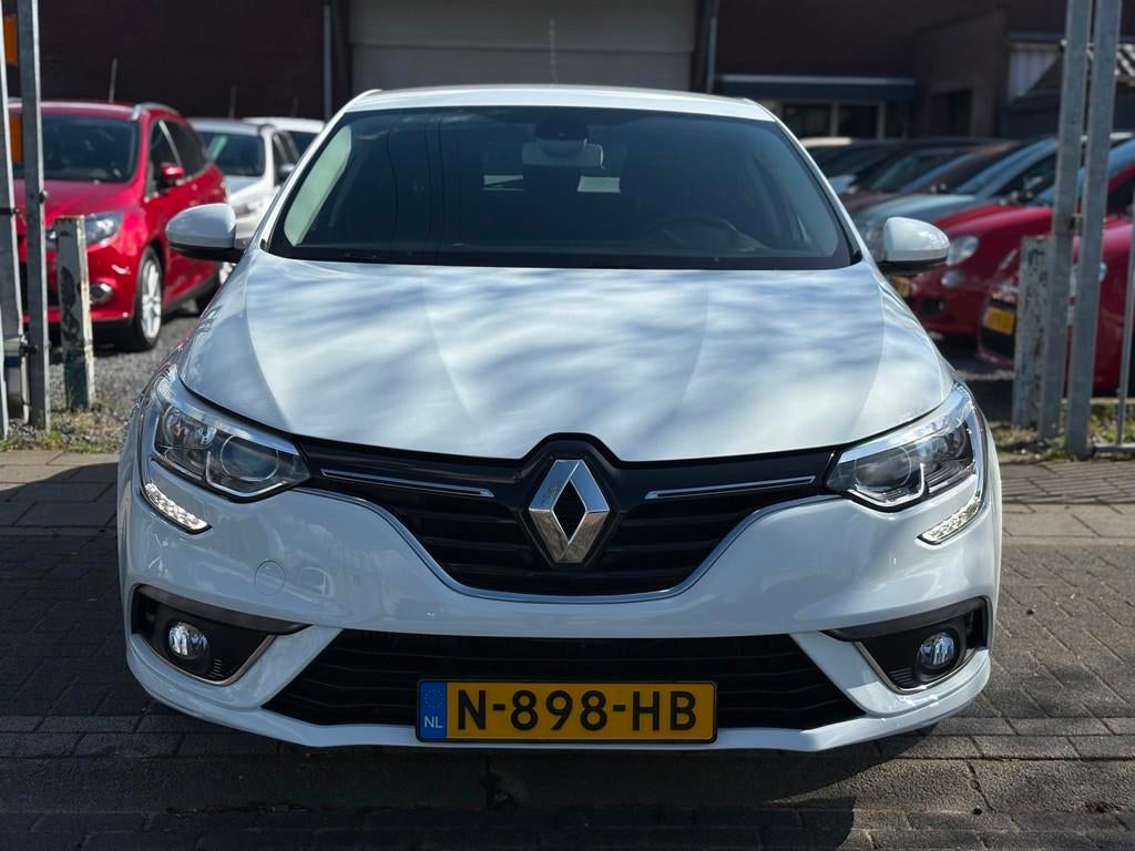 Renault Mégane 1.2 TCe Zen | NWE D-Ketting | Navigatie | LE, Voorwielaandrijving, 4 cilinders, 1650 kg, Wit