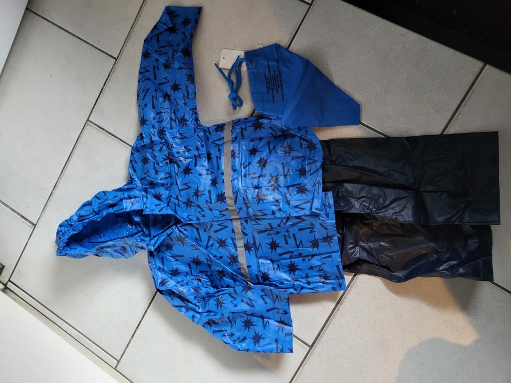 Nieuw regenpak maat 92 bijna gratis, Ophalen, Nieuw, Meisje, Jurk of Rok