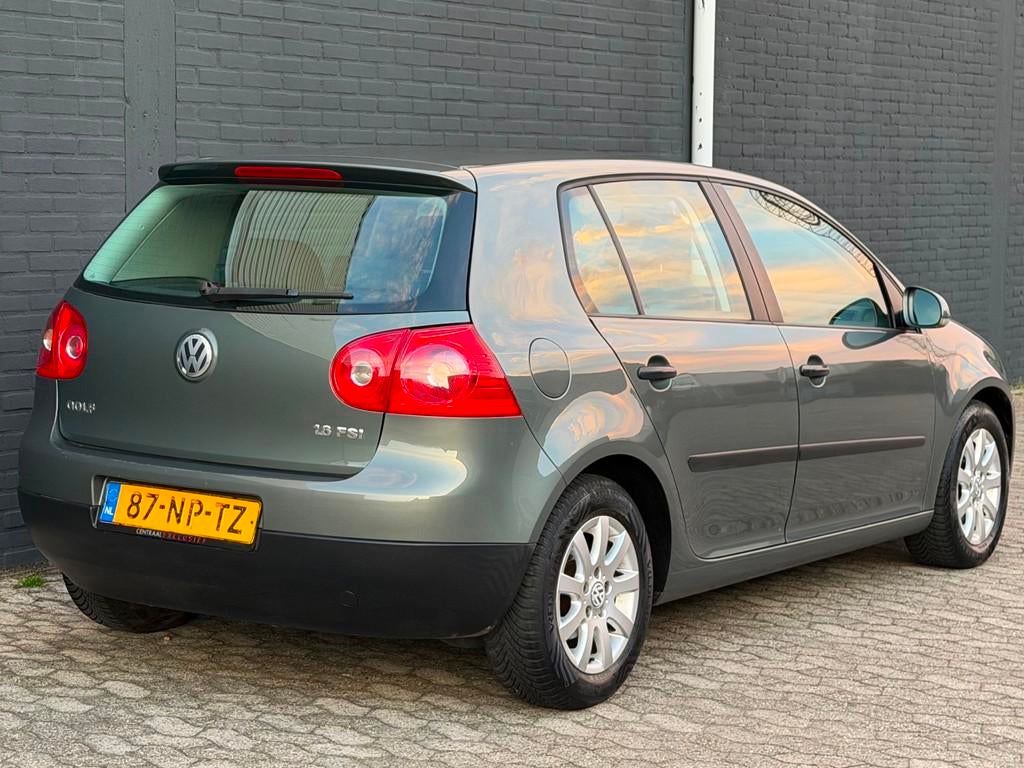 Volkswagen Golf 1.6 FSI Comfortline AIRCO CRUISE Nw APK, Voorwielaandrijving, Gebruikt, 4 cilinders, Metallic lak