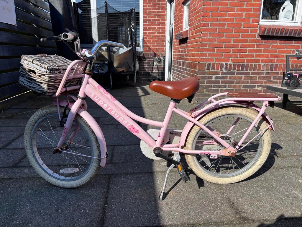 SuperSuper Cooper Bamboo meisjesfiets - 18 inch - roestplekk, Fietsen en Brommers, Fietsen | Meisjes, Ophalen of Verzenden, Gebruikt