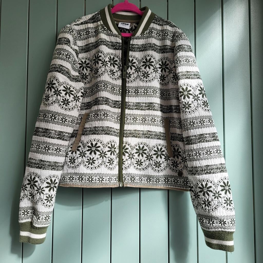 Wit met groen vestje maat 134/140, Meisje, Trui of Vest, Ophalen of Verzenden, Zo goed als nieuw