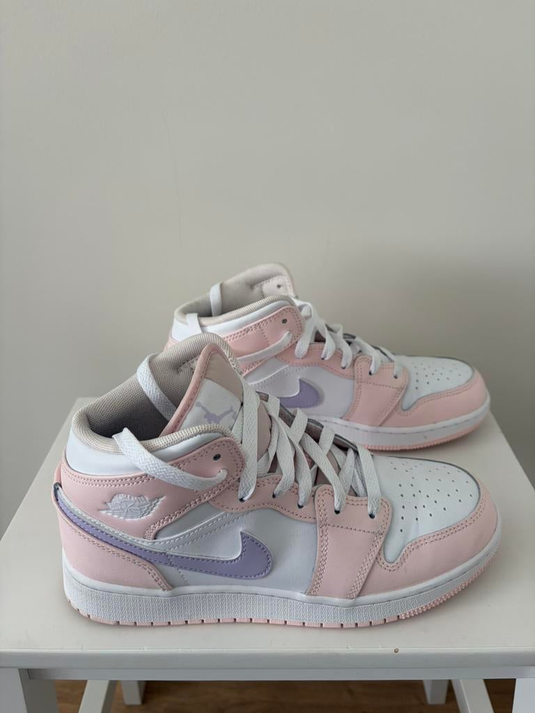 Nike Air Jordan 1 mid GS pink wash, Kleding | Dames, Schoenen, Ophalen of Verzenden, Roze, Sneakers of Gympen, Zo goed als nieuw