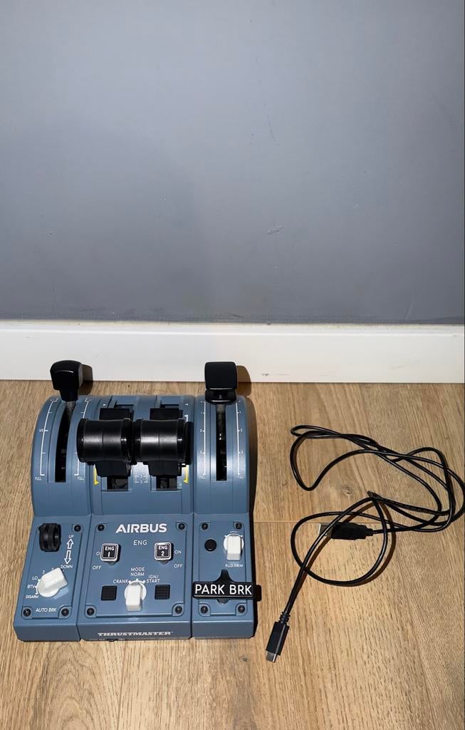 Thrustmaster TCA Quadrant Airbus Edition, Computers en Software, Joysticks, Ophalen of Verzenden, Zo goed als nieuw