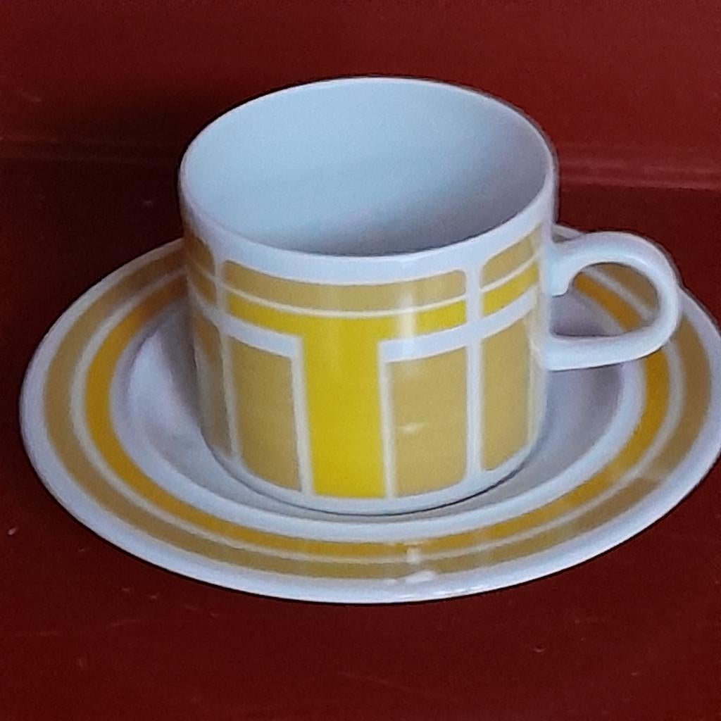 Kop-en-schotel geel Mosa, Gebruikt, Ophalen of Verzenden, Overige stijlen, Kop(pen) en/of Schotel(s)