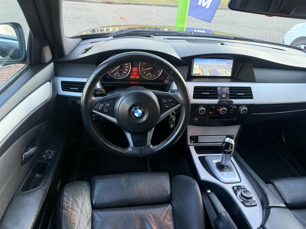 BMW 5 Serie Touring 525i | €250,- KORTING PAASACTIE | Busi, Gebruikt, Zwart, 2000 kg, Lichtsensor
