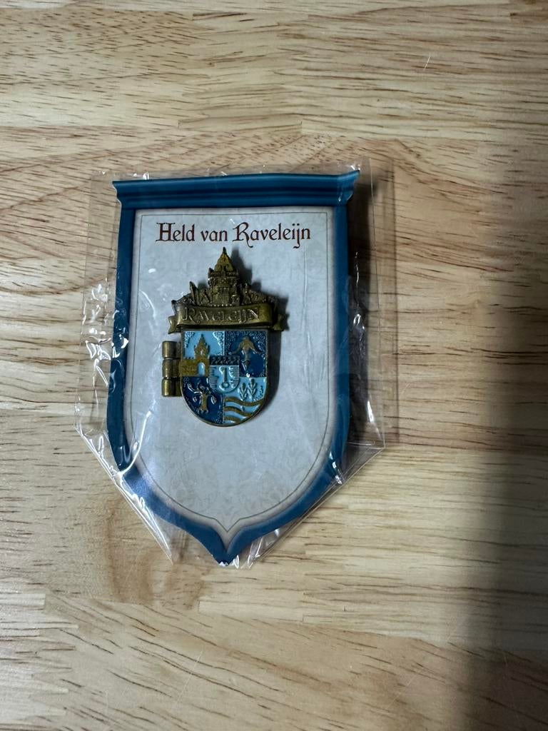 Efteling pin raveleijn, Verzamelen, Ophalen of Verzenden, Zo goed als nieuw, Button of Speldje