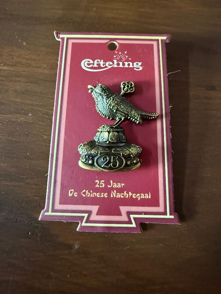 Efteling pin - Jubileum 2024 – 25 jaar Chinese Nachtegaal, Ophalen of Verzenden, Nieuw, Button of Speldje