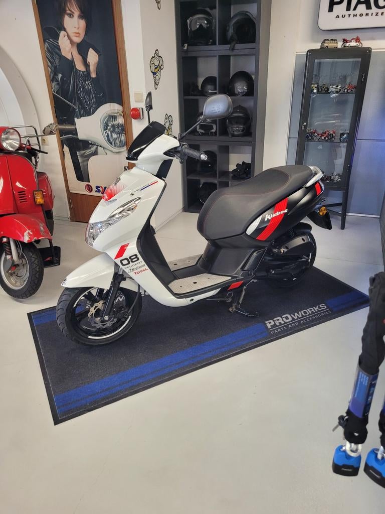 Peugeot kisbee. Total edition bouwjaar 2020, Overige modellen, Maximaal 45 km/u, Zo goed als nieuw, Benzine