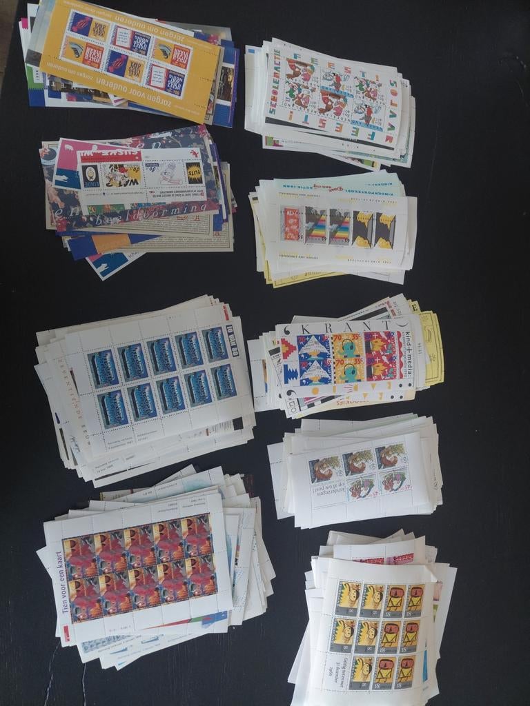 Nedeelandse velletjes 450, Postzegels en Munten, Postzegels | Volle albums en Verzamelingen, Ophalen of Verzenden, Nederland