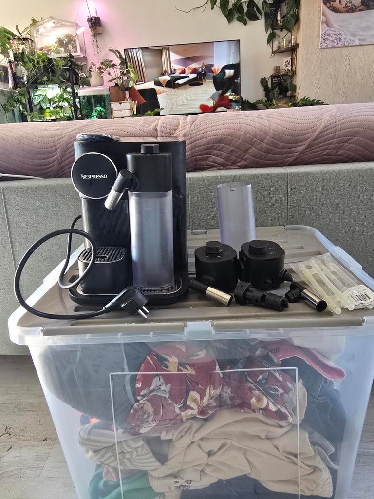 Nespresso De'Longhi Lattissima One Koffiemachine, Ophalen, Koffiepads en cups, Koffiemachine, Zo goed als nieuw