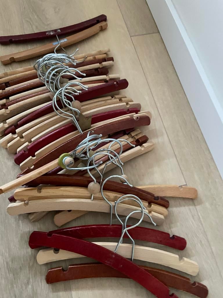 Kinder kledinghangers - Houten hangers voor kinderkleding, Kleding | Dames, Kledinghangers, Ophalen, Gebruikt, Hout, Kinderen