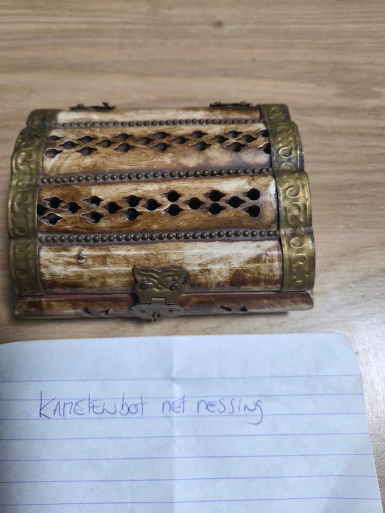 Antieke ivoren en messing doosje met perkamentrollen, Antiek en Kunst, Ophalen of Verzenden