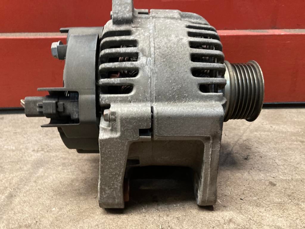 Dynamo Dacia Duster 1.6 BJ 2012 OE nummer 8200667607, Auto-onderdelen, Ophalen of Verzenden, Gebruikt, Renault