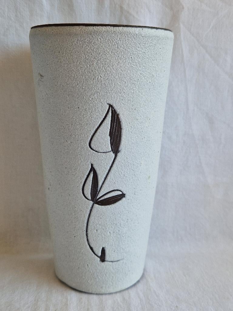 Jaren 50/ 60 vaasje Potterie Boonstra. "Tulp-design", Overige kleuren, Aardewerk of Porselein, Ophalen of Verzenden, Zo goed als nieuw