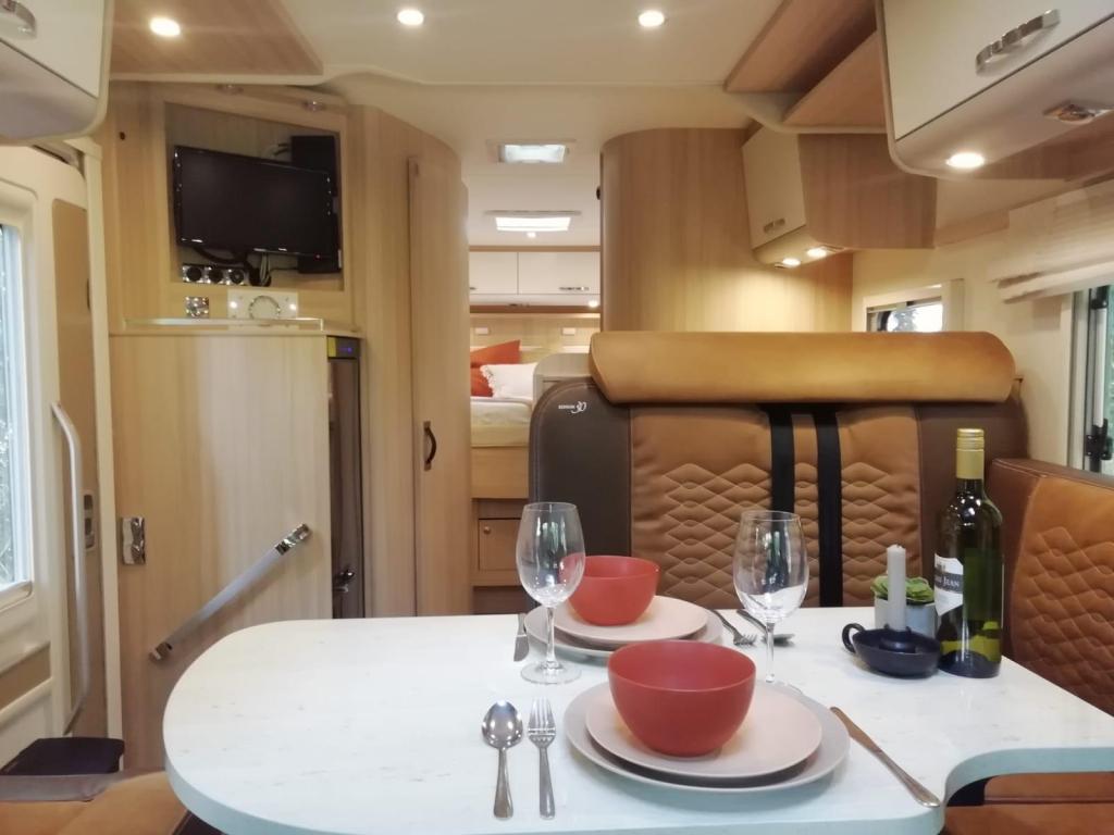 Bürstner Ixeo Time 734 met groot zonnepaneel en vele luxe !, Caravans en Kamperen, Niet ingevuld, Fiat, 7 tot 8 meter, Cassettetoilet