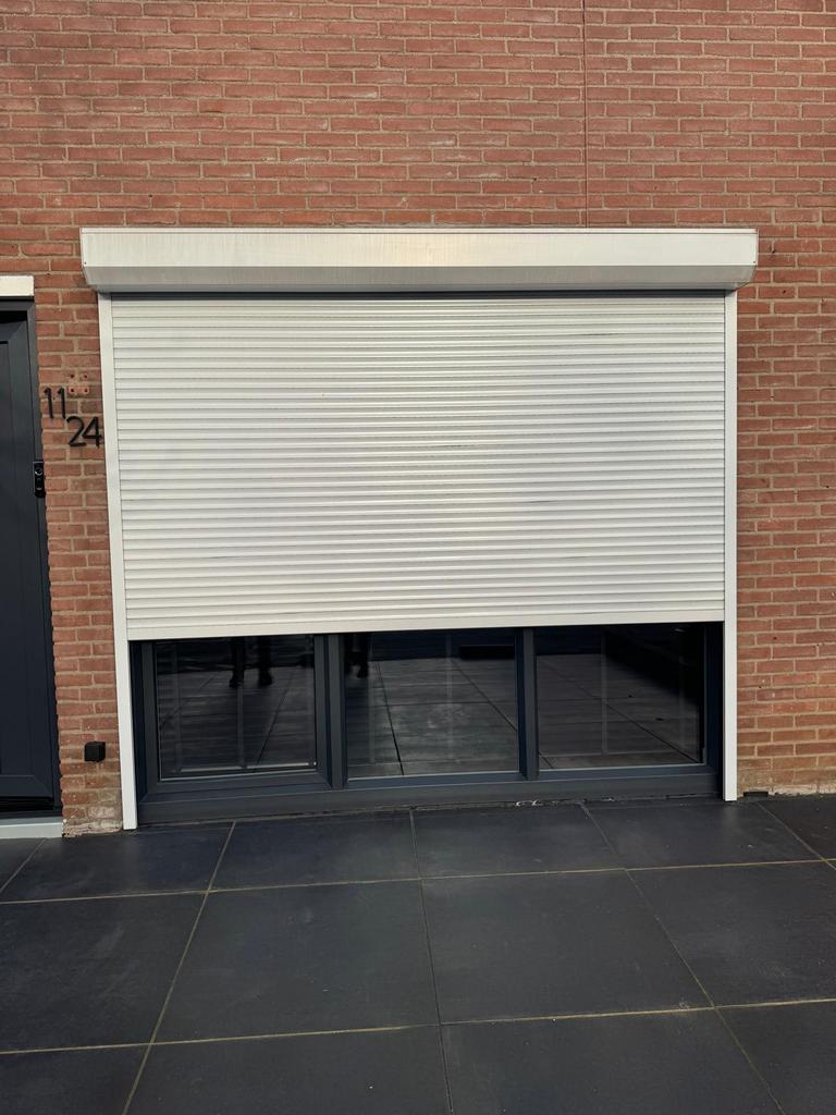 Elektrische rolluik in zeer goede staat 280x255 cm, Ophalen, Zo goed als nieuw, Wit, 200 cm of meer