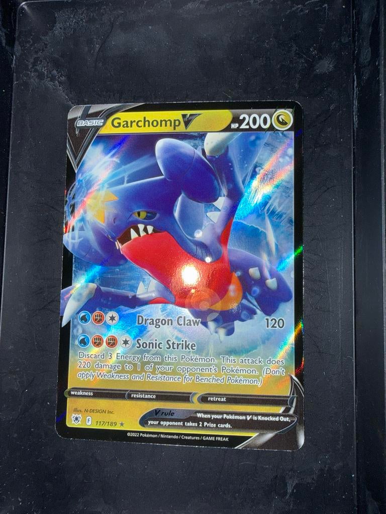 Garchomp V 117/189  Astral Radiance, Ophalen of Verzenden, Zo goed als nieuw, Losse kaart, Foil