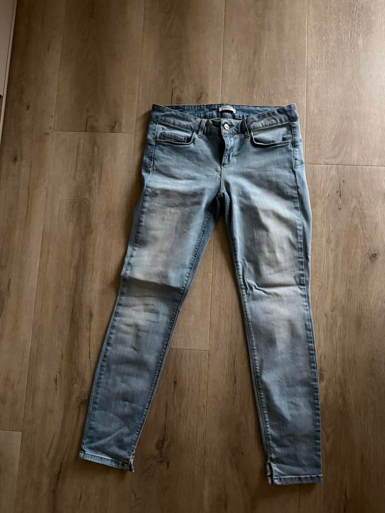 Liu Jo jeans maat 31, Ophalen of Verzenden, Zo goed als nieuw, Blauw, W30 - W32 (confectie 38/40)