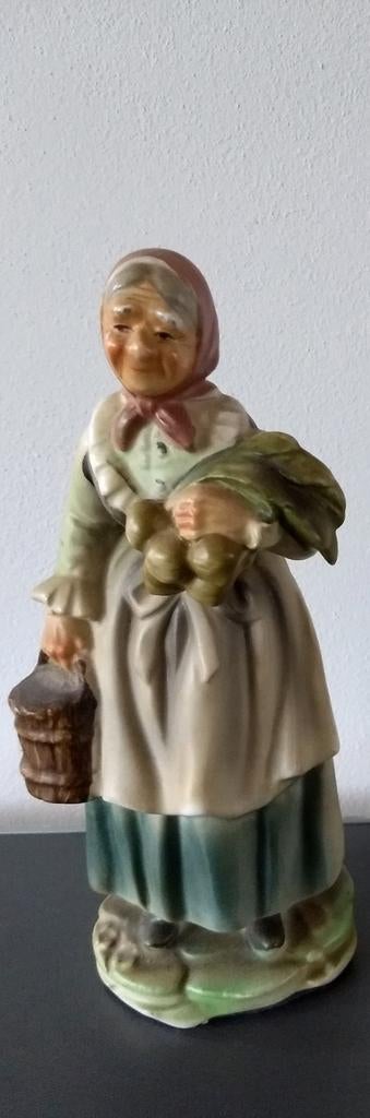 oude vrouw, Verzamelen, Beelden en Beeldjes, Ophalen of Verzenden, Gebruikt, Mens