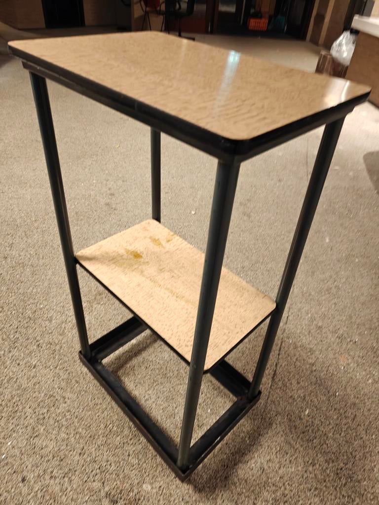 Stoer vintage zwaar ijzeren rek op wielen, Huis en Inrichting, Woonaccessoires | Zuilen en Pilaren, Gebruikt, Ophalen