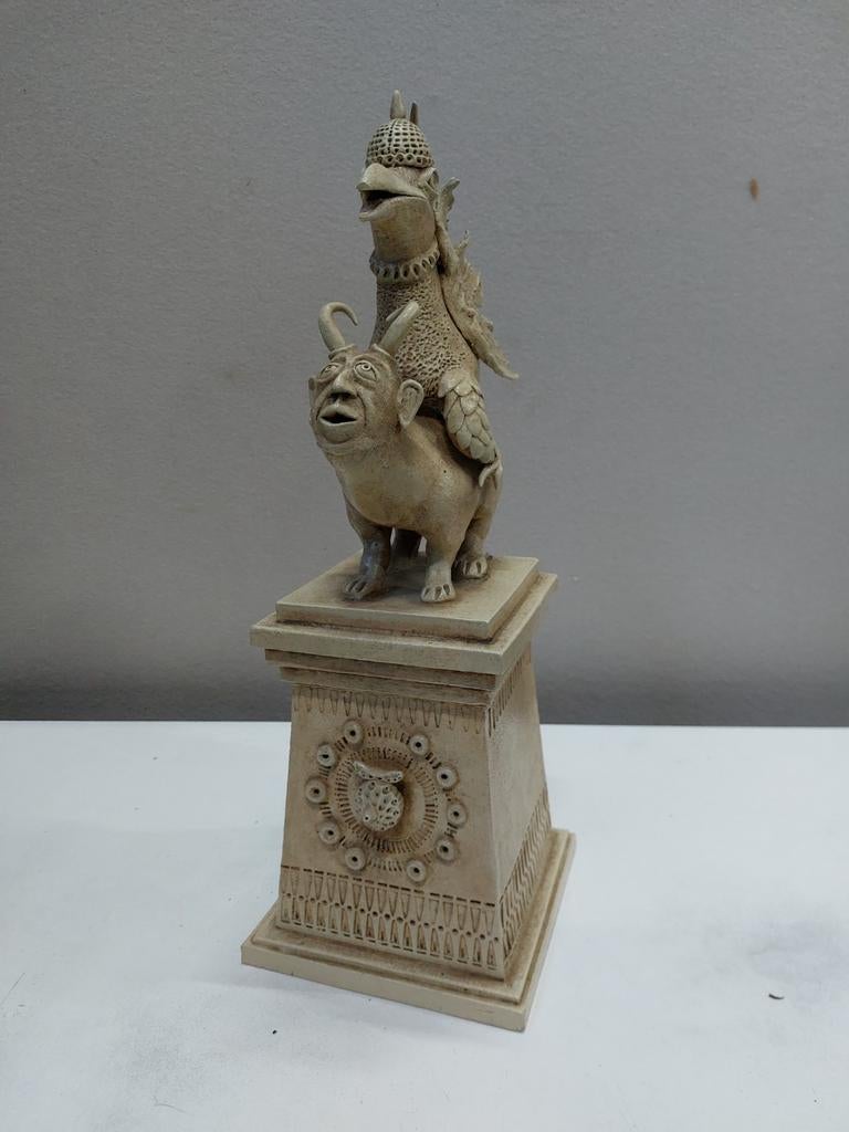 Uniek beeld van een vogelruiter op een sokkel. Nigeria Benin, Antiek en Kunst, Kunst | Beelden en Houtsnijwerken, Ophalen