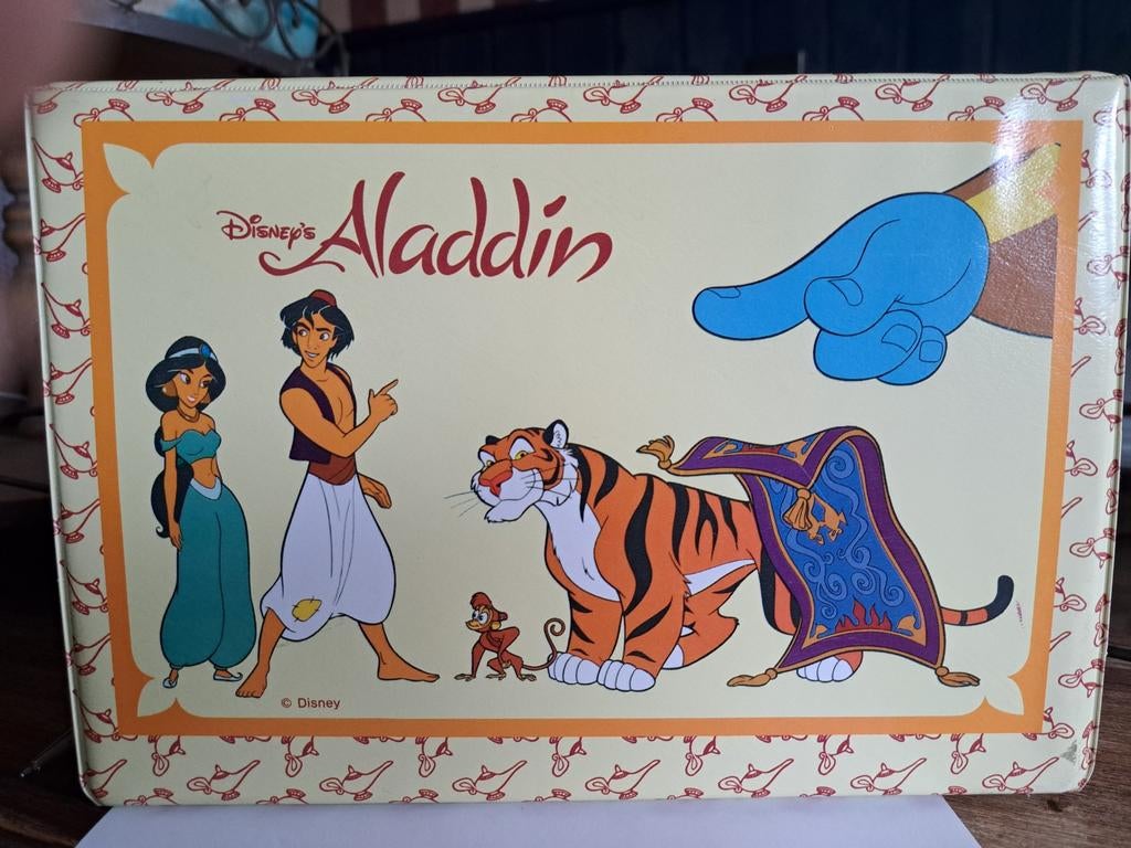 Aladdin koffertje jaren 80 met speelgoed, Ophalen