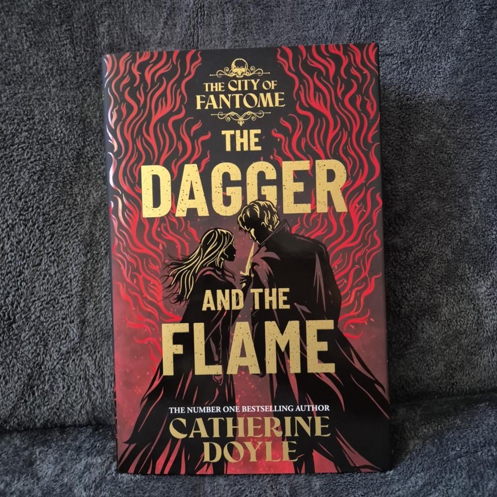 Fairyloot The dagger and the flame, Boeken, Fantasy, Ophalen of Verzenden, Nieuw, Catherine Doyle