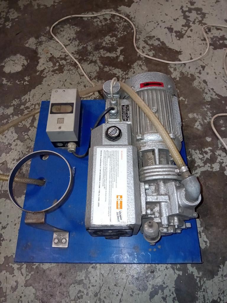 Vacuüm pomp, Ophalen, Zo goed als nieuw