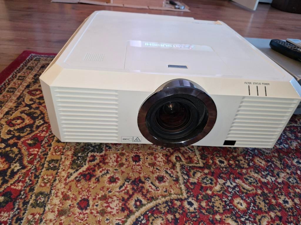 Mitsubishi WL7050U professionele beamer, Audio, Tv en Foto, Beamers, Ophalen, Zo goed als nieuw, LCD, Mitsubishi
