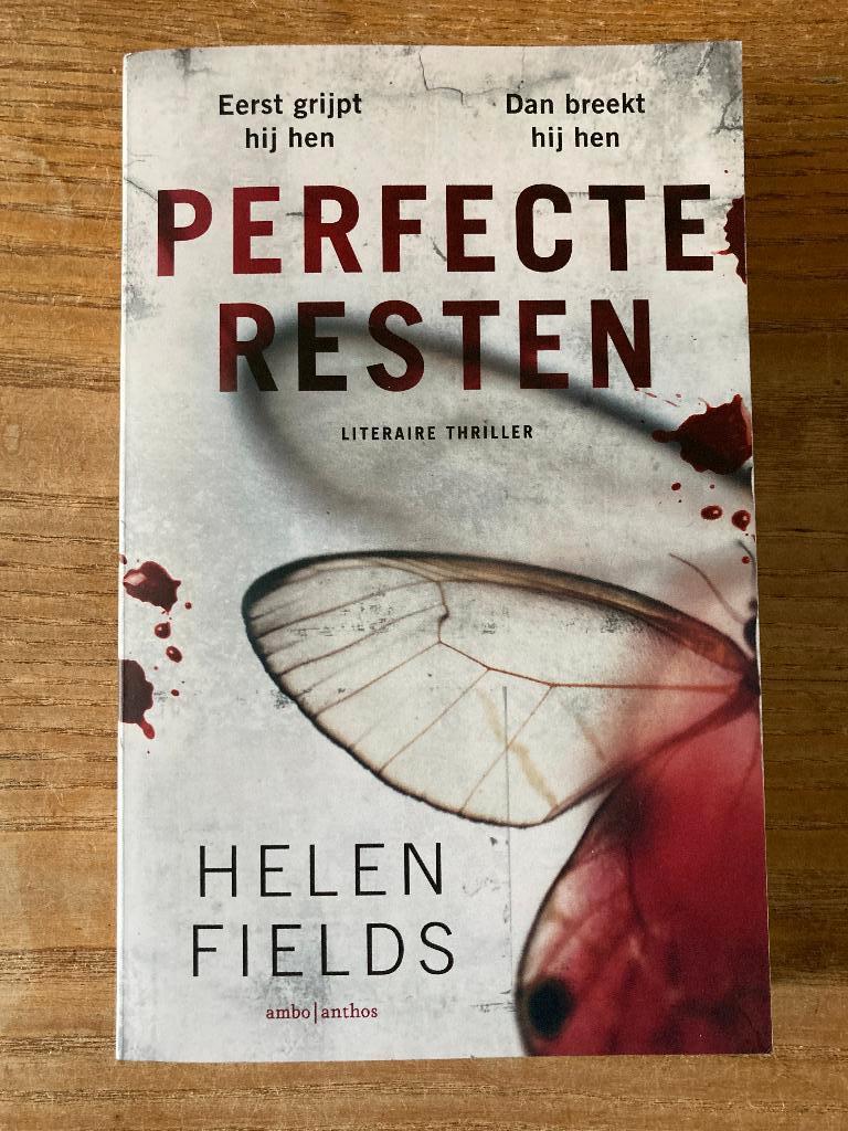 Helen Fields - Perfecte resten, Ophalen of Verzenden, Zo goed als nieuw, Helen Fields