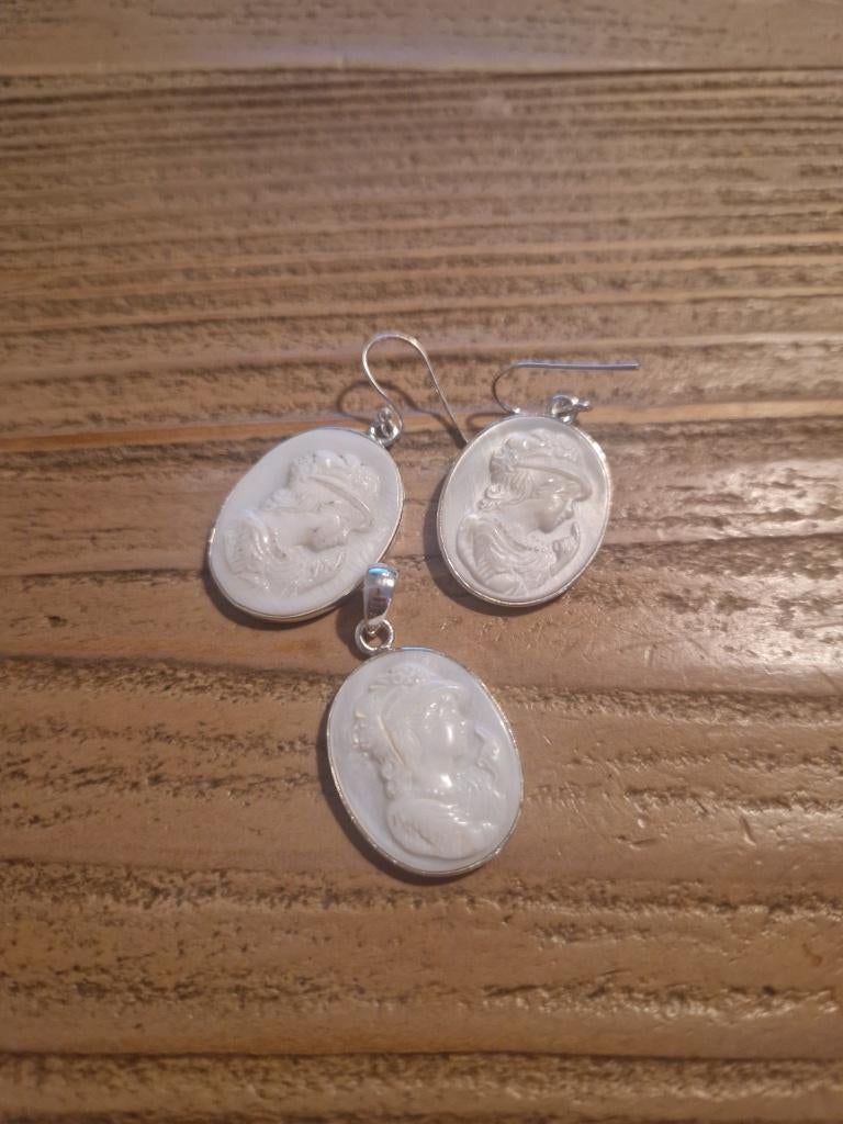 Antieke, zilveren Camee set. 925 zilver met parelmoer., Ophalen of Verzenden, Zilver, Hanger, Met edelsteen
