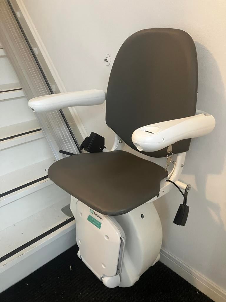 Traplift met afstandsbediening voor rchte trap, Diversen, Trapliften, Ophalen of Verzenden, Zo goed als nieuw