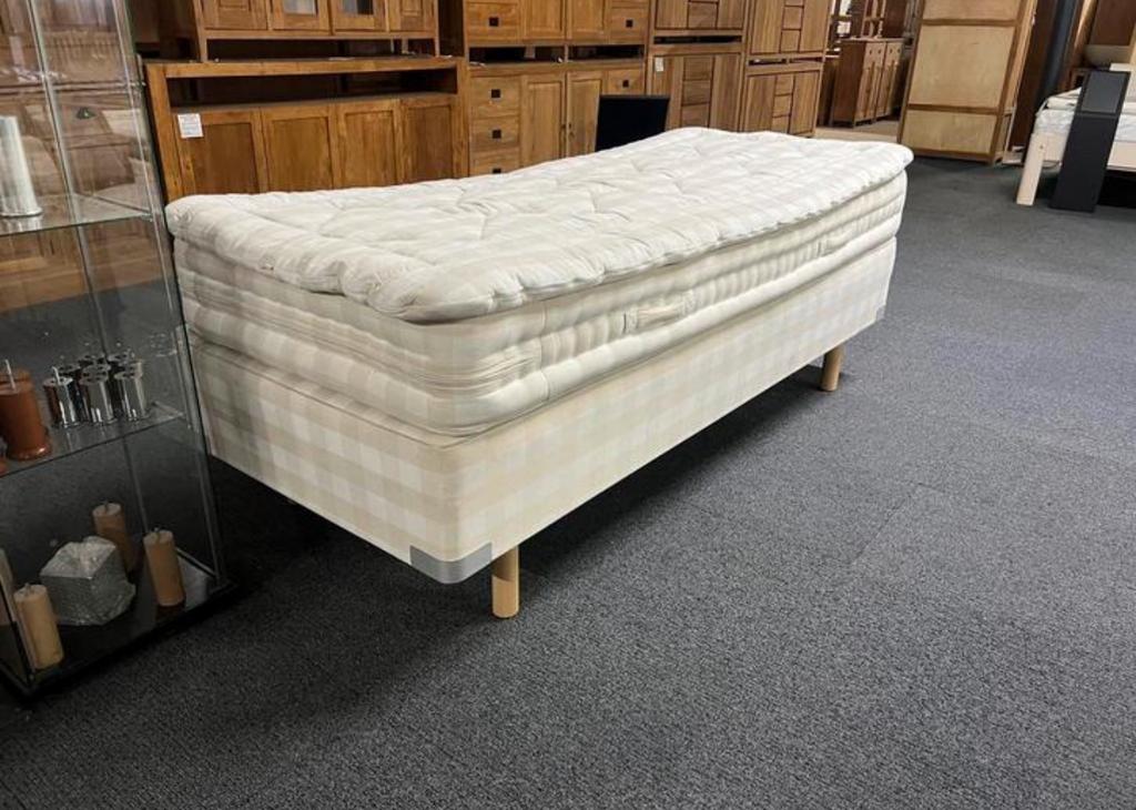 Hästens 2000T boxspring met bjx topper 90x210, Ophalen, Zo goed als nieuw, Tweepersoons, 200 cm