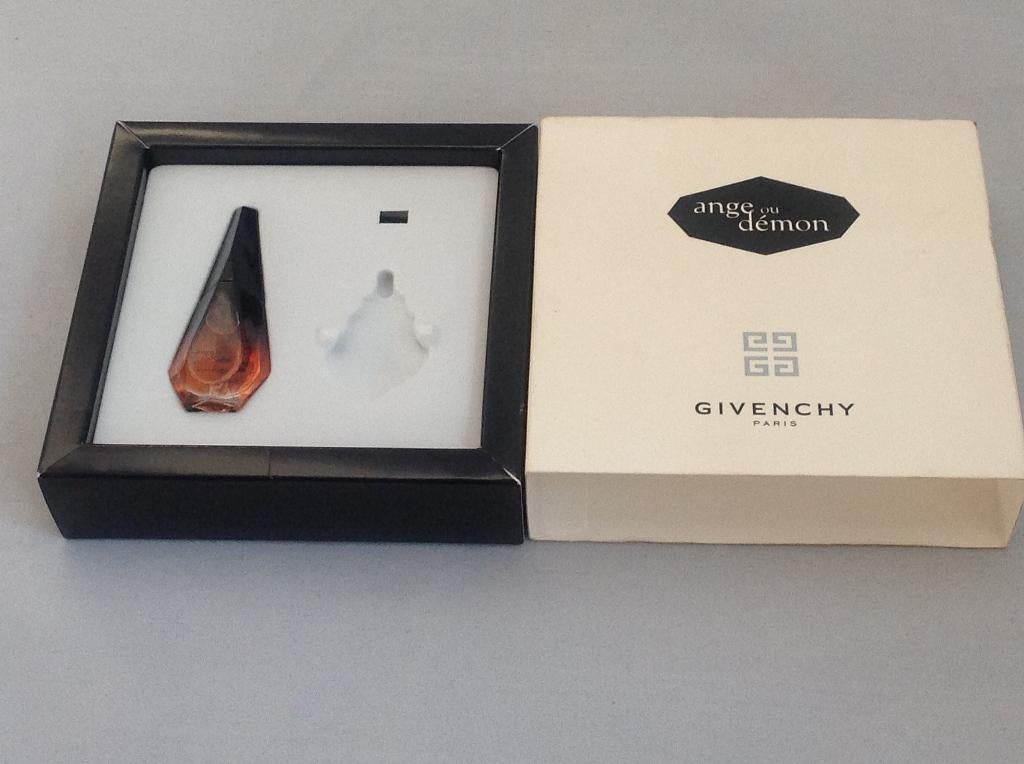 Volle parfum miniatuur met doosje, Ophalen of Verzenden, Zo goed als nieuw, Miniatuur